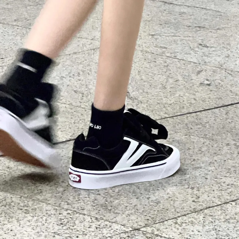 Luji Low Top Skateboard Shoes Women's-16