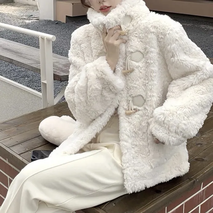 UPNANAWANG Velvet feel Coat Women's White-3