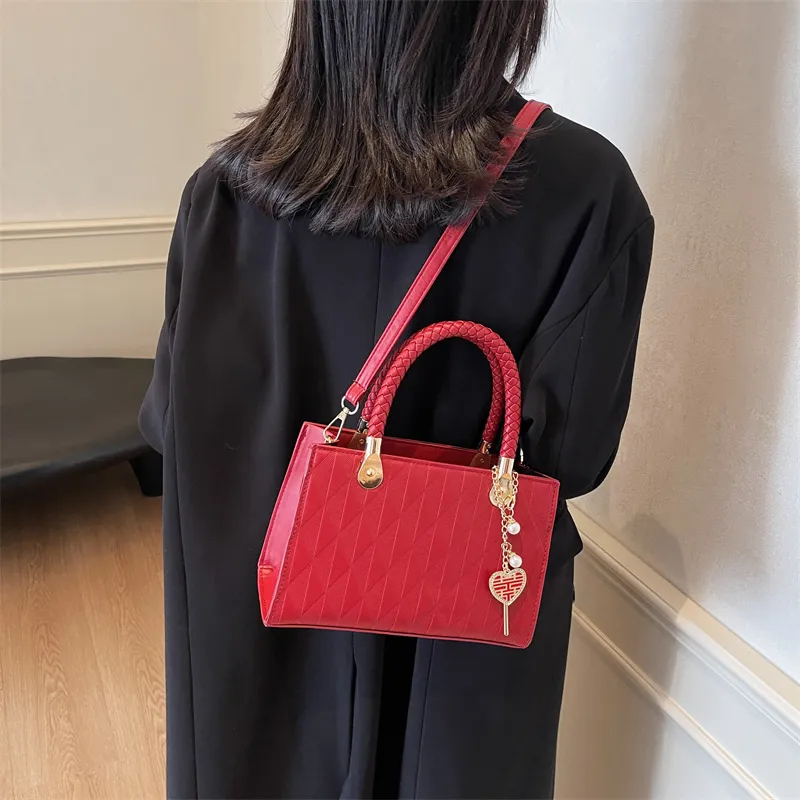 Cwatcun PU One Shoulder Handbag, Crossbody Bag Regular Women's Red-2