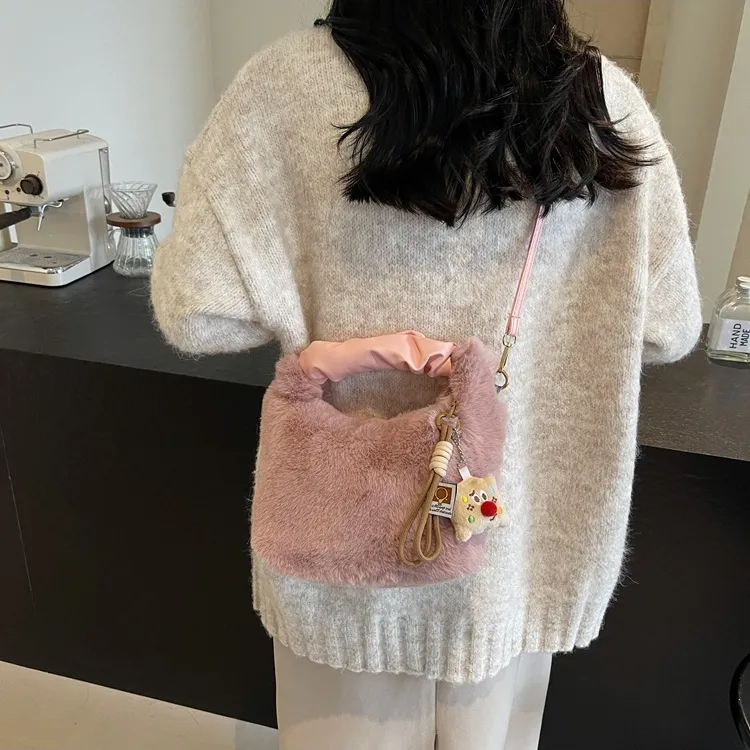 Cwatcun Plush Shoulder Bag Women's Multicolor-16