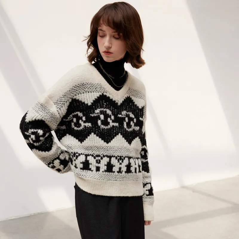 3COLOUR Knitwear Women's Black Beige Floral-2
