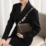 Lan Bao Fan Shoulder Strap Bag