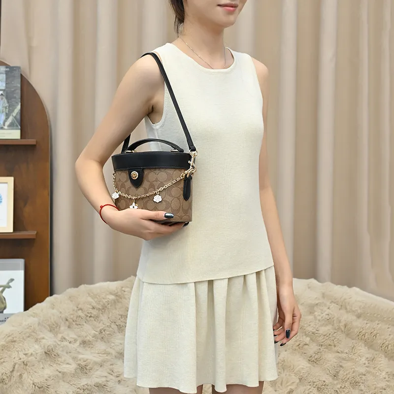 Lan Bao Fan Microfiber Bag Accessory Women's Black-2