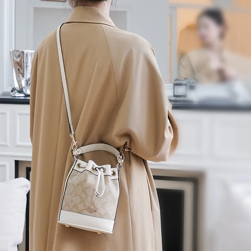 Kim Yeon sha Nylon COACH Women's Bag With Single Purchase Unisex Ecru-38