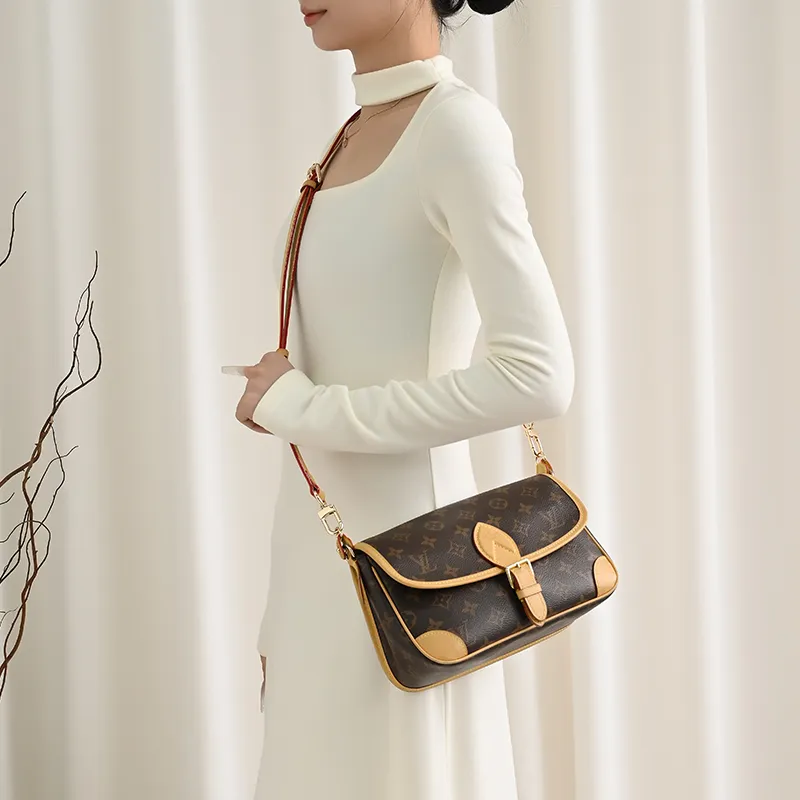 Lan Bao Fan Alloy Cow Leather DuPont Paper Bag Accessory Bag Strap Women's Multicolor-26