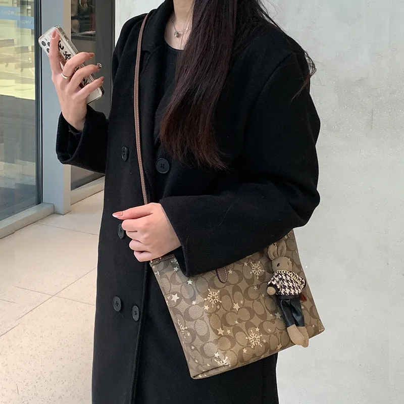 Lan Bao Fan Cow Leather Shopping Bag Accessory Women's Brown/Ecru-3