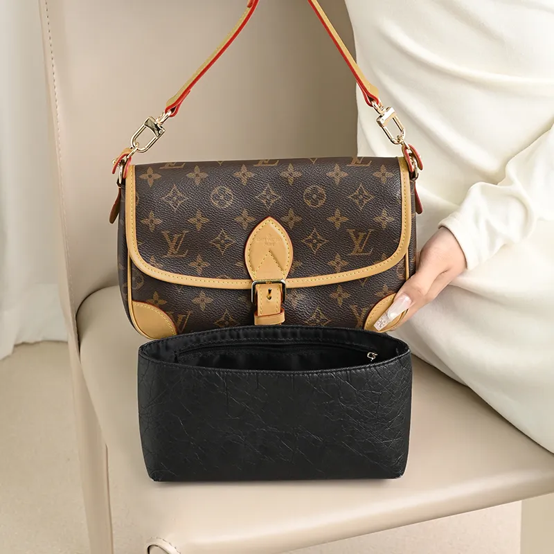 Lan Bao Fan Alloy Cow Leather DuPont Paper Bag Accessory Bag Strap Women's Multicolor-21