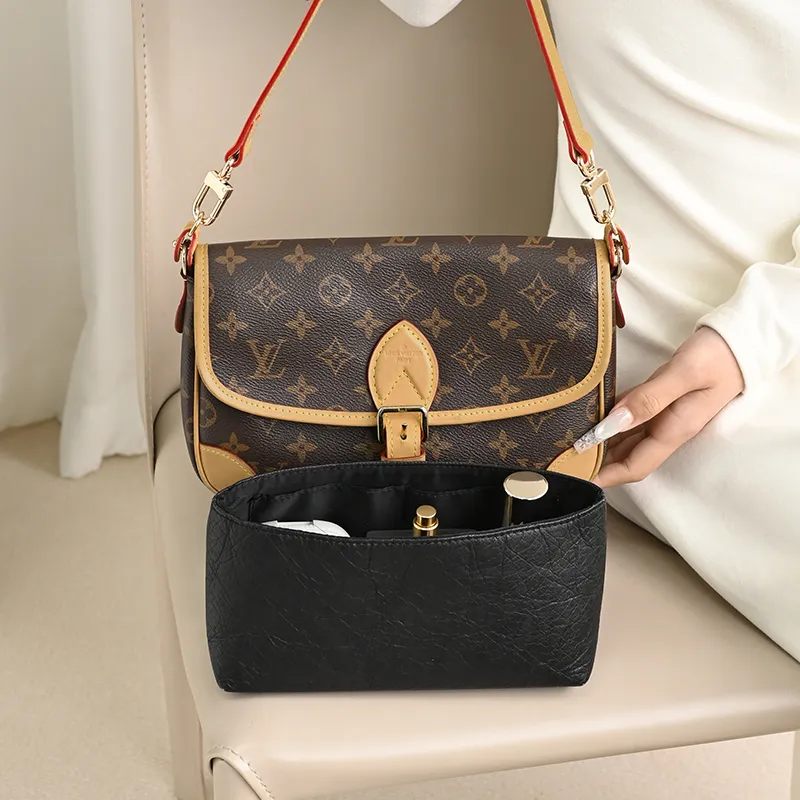 Lan Bao Fan Alloy Cow Leather DuPont Paper Bag Accessory Bag Strap Women's Multicolor-27