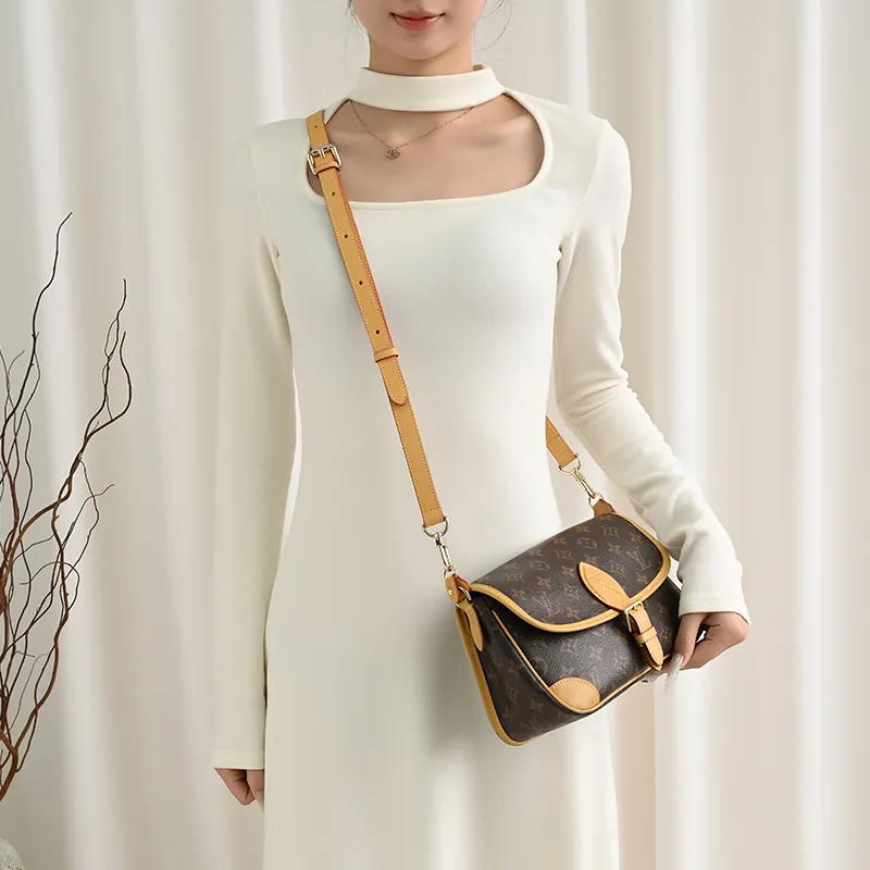 Lan Bao Fan Alloy Cow Leather DuPont Paper Bag Accessory Bag Strap Women's Multicolor-16