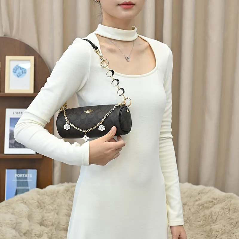 Lan Bao Fan Metal Alloy Bag Accessory Women's Gold-12