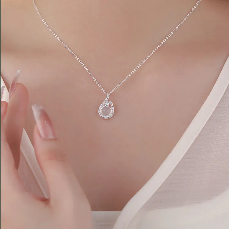 BAGGL Chalcedony Necklaces Unisex-1