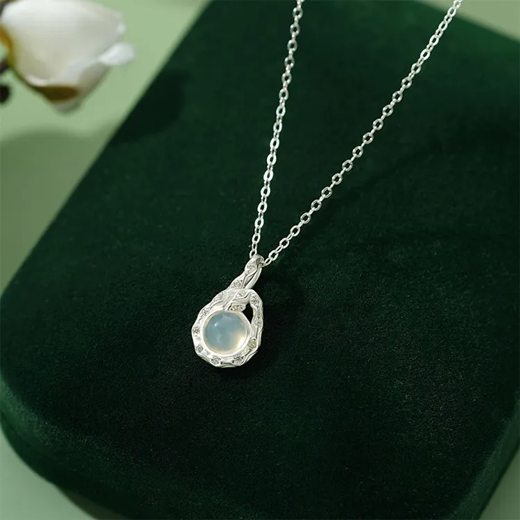 BAGGL Chalcedony Necklaces Unisex-4