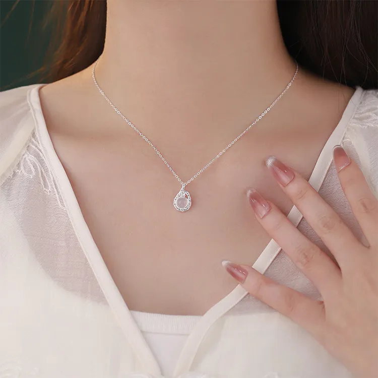 BAGGL Chalcedony Necklaces Unisex-2