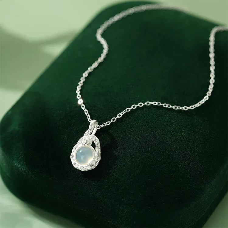 BAGGL Chalcedony Necklaces Unisex-5