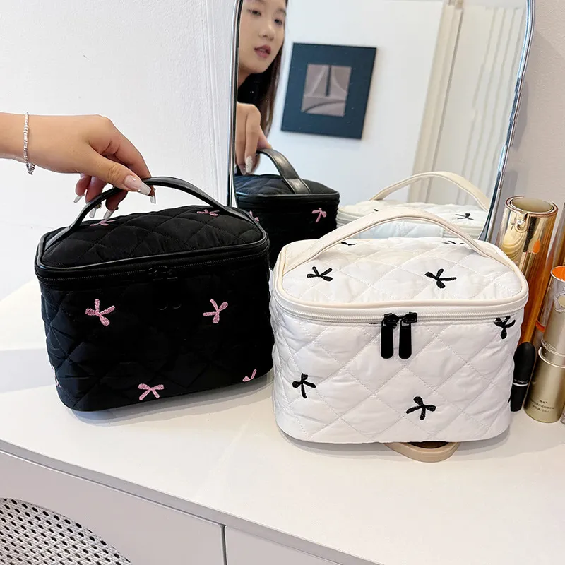 Sweet Pillow House Embroidery Bowknot Makeup Bags-1