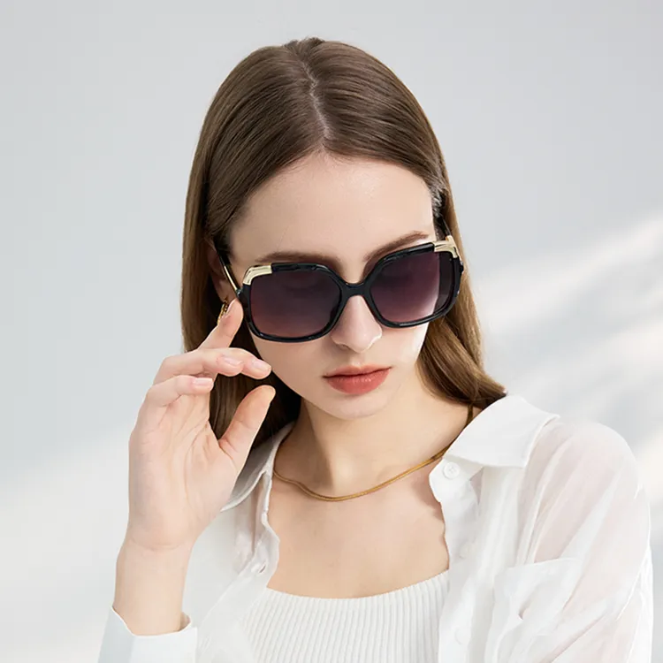 ELLE Polycarbonate Square Sunglasses Unisex-3