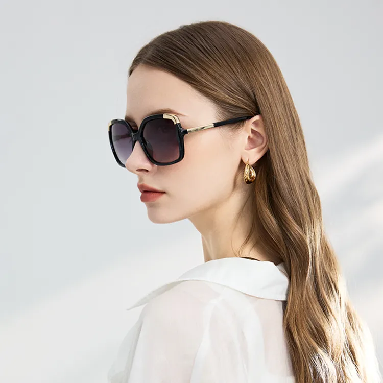 ELLE Polycarbonate Square Sunglasses Unisex-2