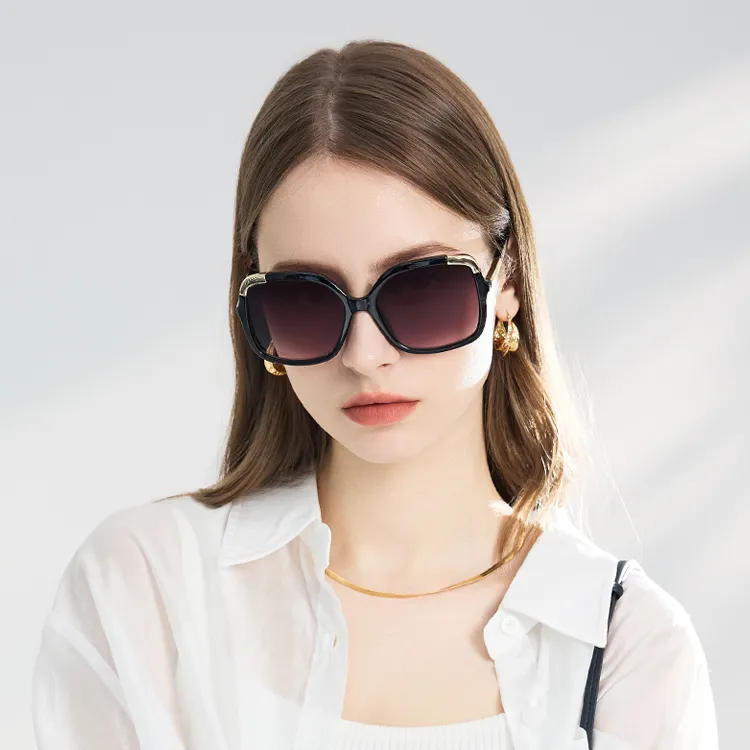 ELLE Polycarbonate Square Sunglasses Unisex-1