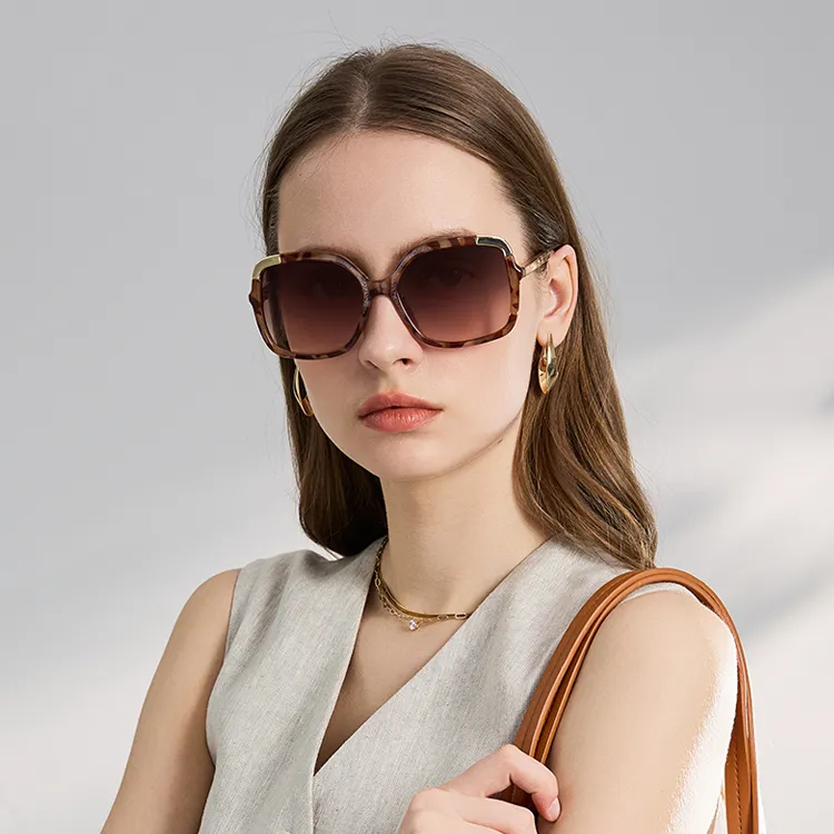 ELLE Polycarbonate Square Sunglasses Unisex-8