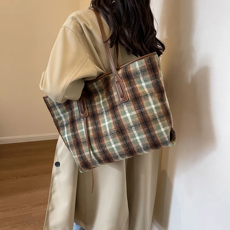 CORE BIRD Woolen Tote Bag, Shopping Bag, Handbag, Shoulder Bag Women's Green Plaid/Red Plaid-3