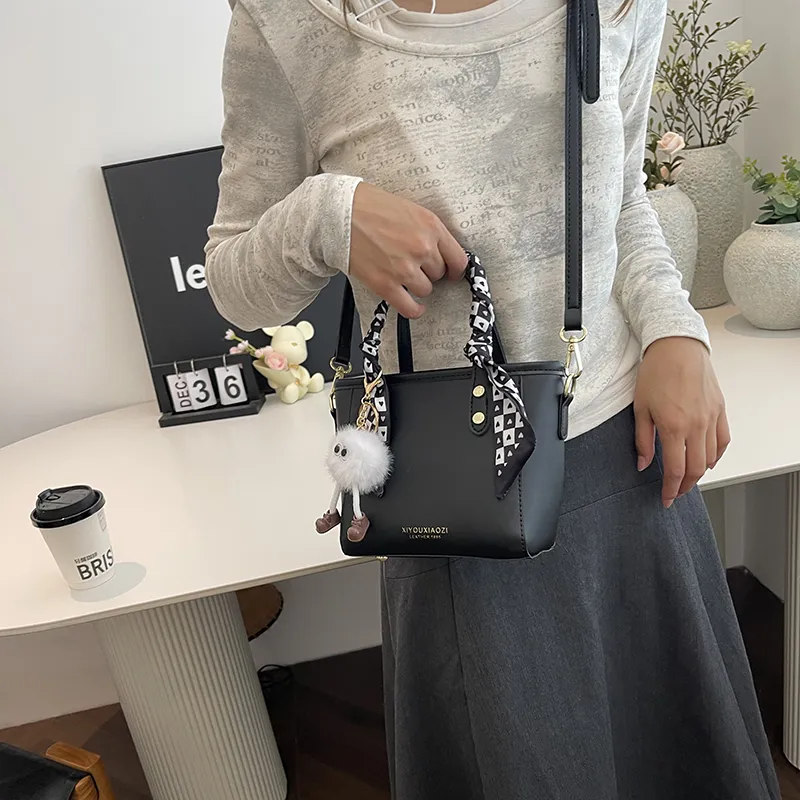 CORE BIRD Handbags-21