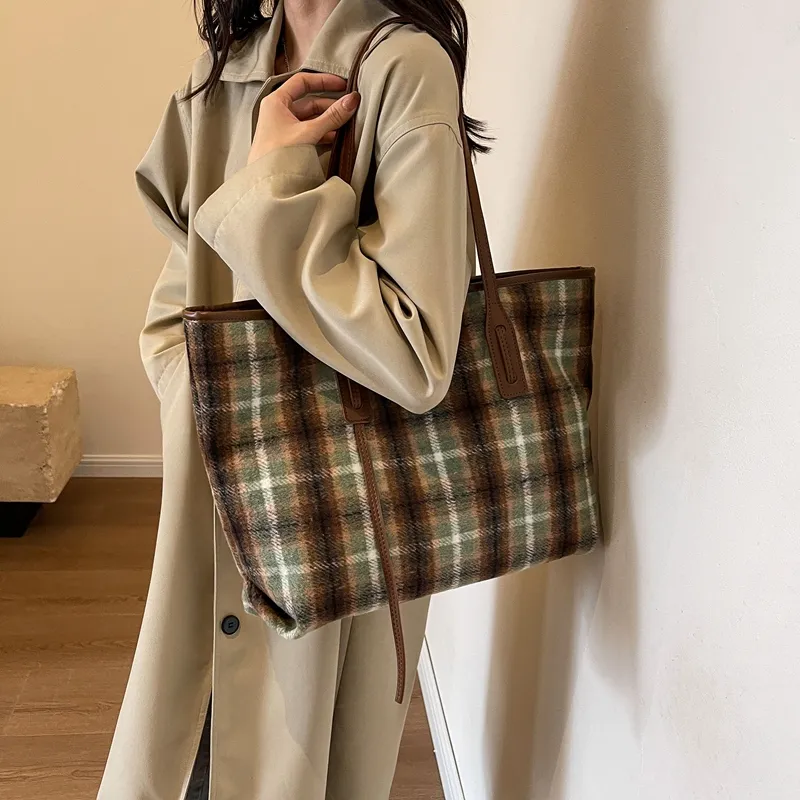 CORE BIRD Woolen Tote Bag, Shopping Bag, Handbag, Shoulder Bag Women's Green Plaid/Red Plaid-2