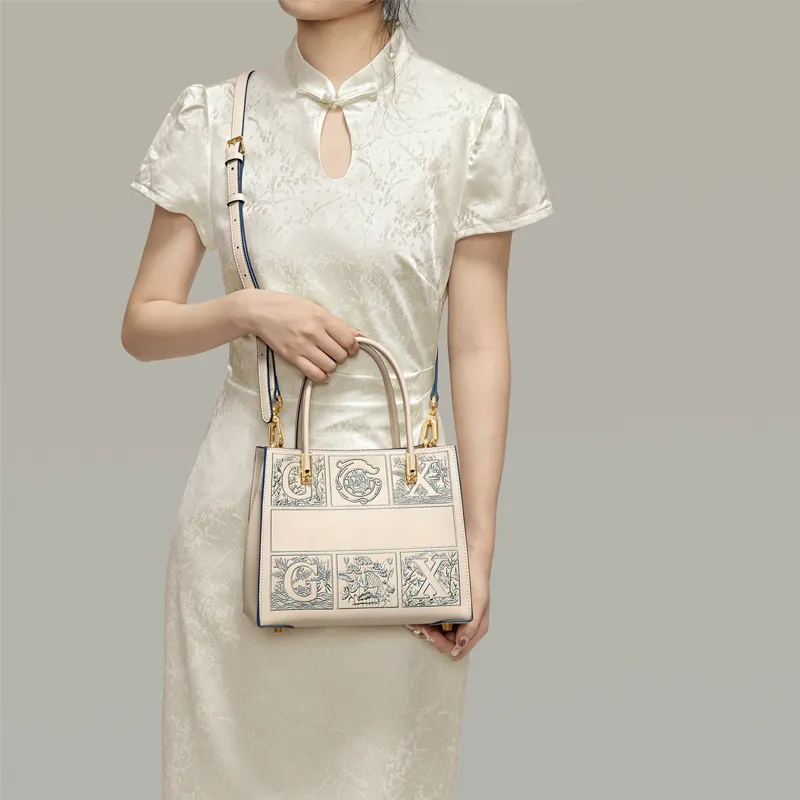 Gong Xuan Cow Leather Tote Bag, Shopping Bag, Shoulder Bag, Crossbody Bag, Handbag Tubas Women's White-17