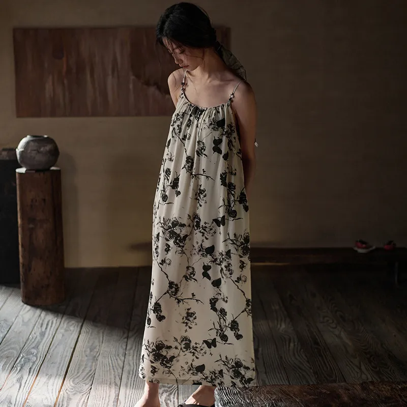 Same Language Nightgown Women's Paper White · Ink Painting · Flowers And Butterflies-1