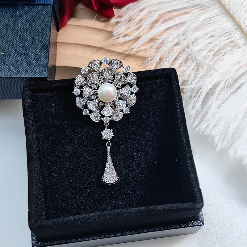 VERENA REINE Pearl Brooches Women's-4