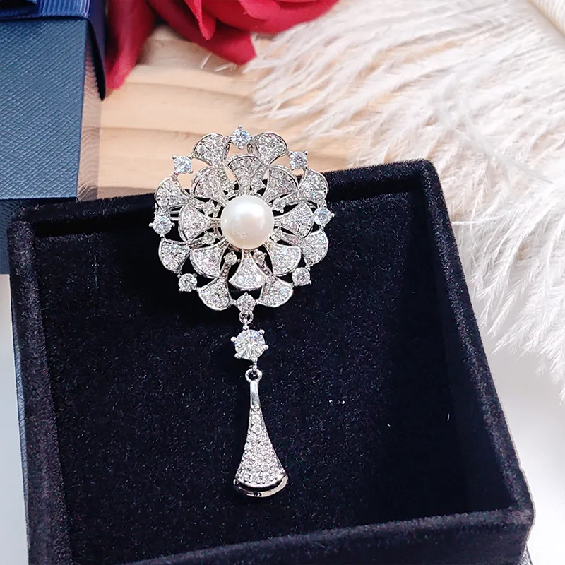 VERENA REINE Pearl Brooches Women's-5