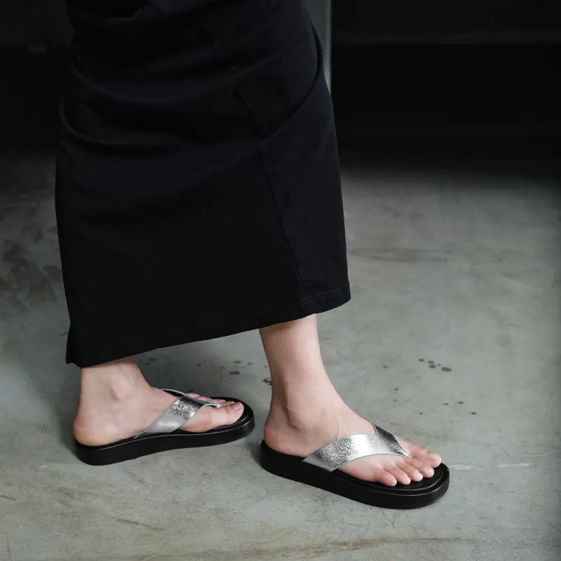 INJOYLIFE Slip Resistant Abrasion Resistant Flip Flops Unisex Silver-4