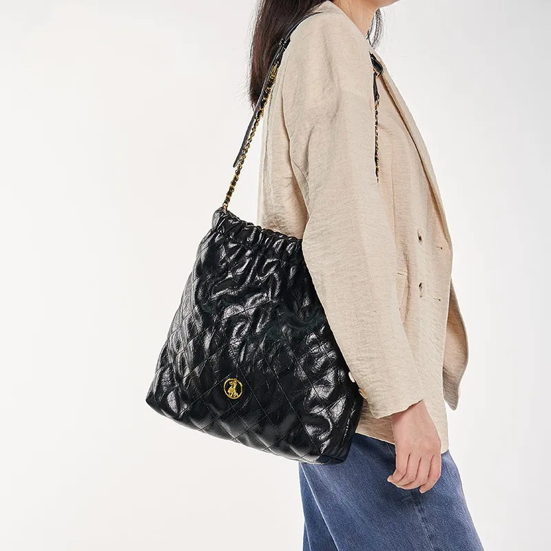 The British Museum Synthetic Leather Shoulder Bag Women's Black-1