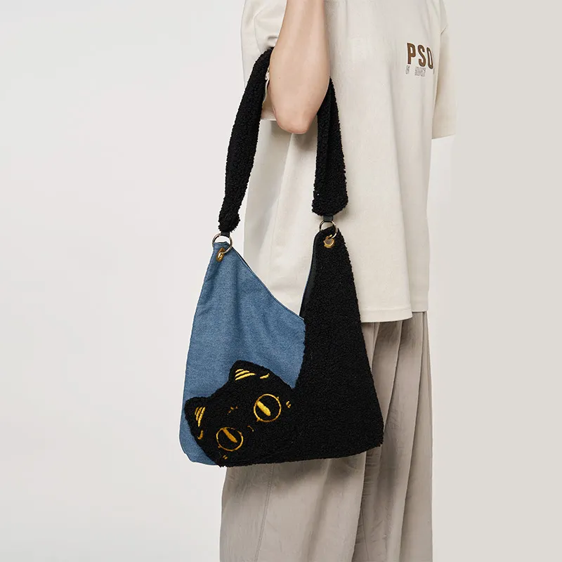 The British Museum Fabric Shoulder Bag Regular Unisex Black/Blue-3