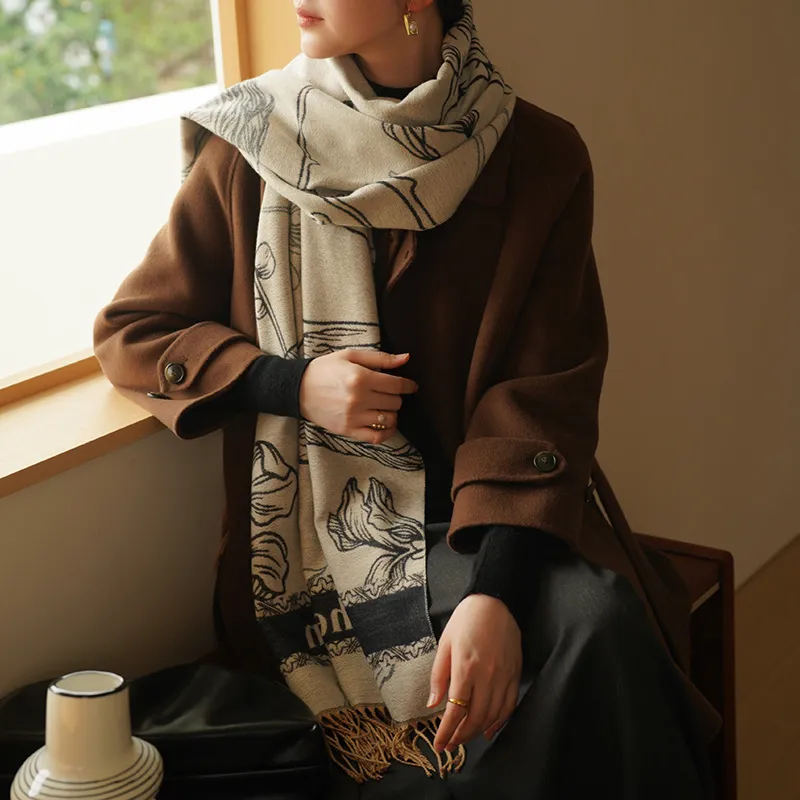 The British Museum Shawls Unisex-1