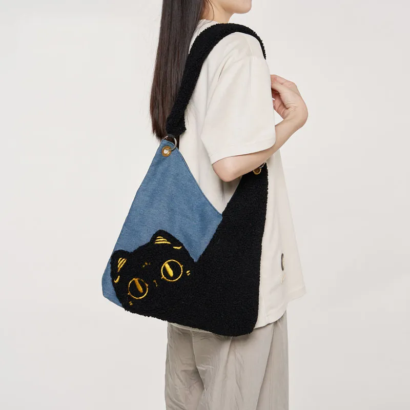 The British Museum Fabric Shoulder Bag Regular Unisex Black/Blue-1