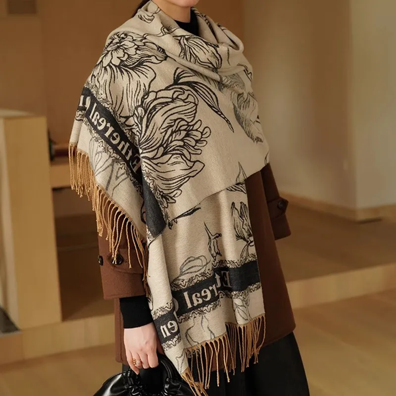 The British Museum Shawls Unisex-2