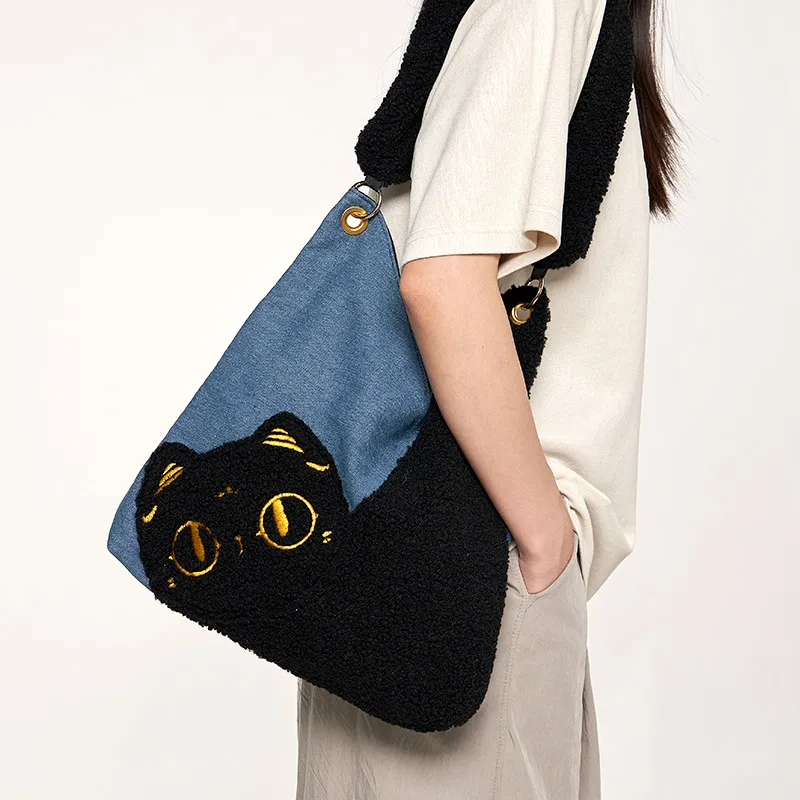 The British Museum Fabric Shoulder Bag Regular Unisex Black/Blue-4