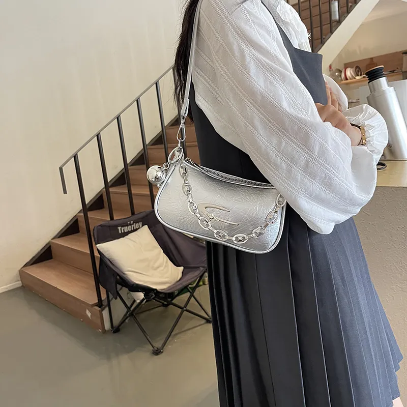 Dusen Kangaroo PU Shoulder Bag Regular Women's Black/White/Silver-7