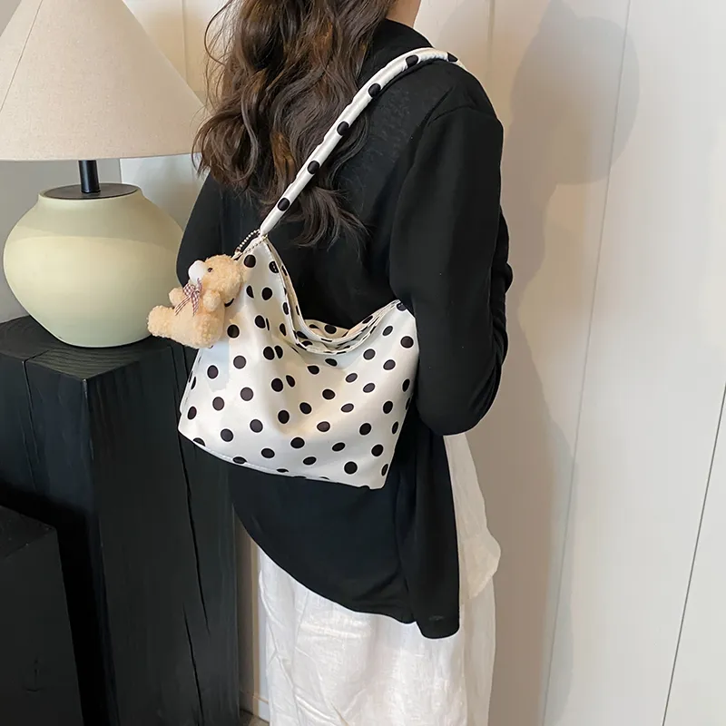 Dusen Kangaroo Oxford Shoulder Bag Women's White/Black/Red-4