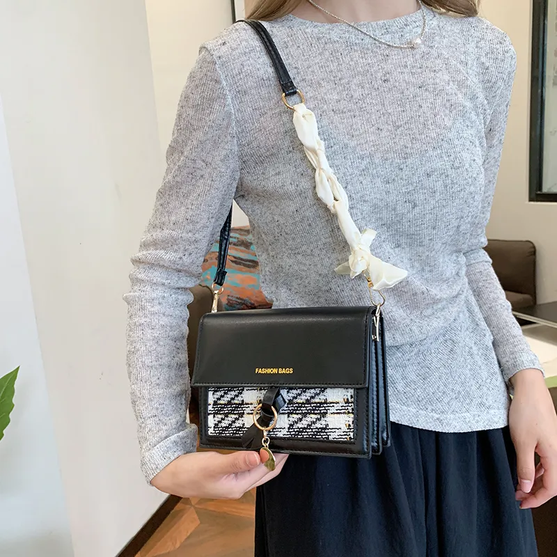 Dusen Kangaroo PU Shoulder Bag Regular Women's White/Black-11