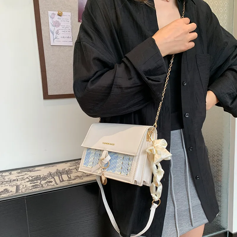 Dusen Kangaroo PU Shoulder Bag Regular Women's White/Black-1