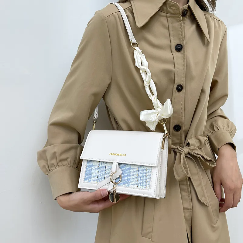 Dusen Kangaroo PU Shoulder Bag Regular Women's White/Black-6