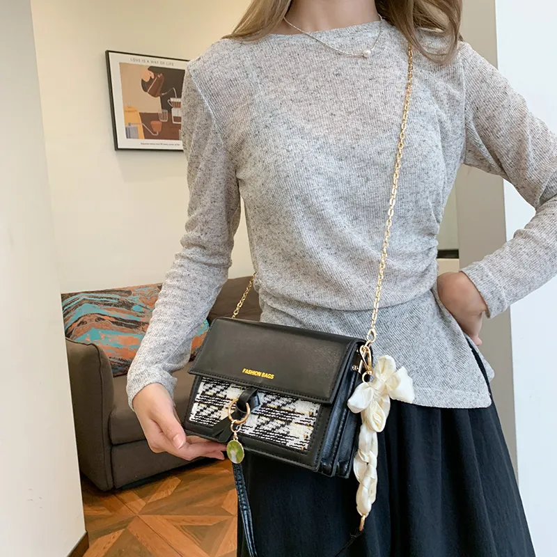 Dusen Kangaroo PU Shoulder Bag Regular Women's White/Black-8