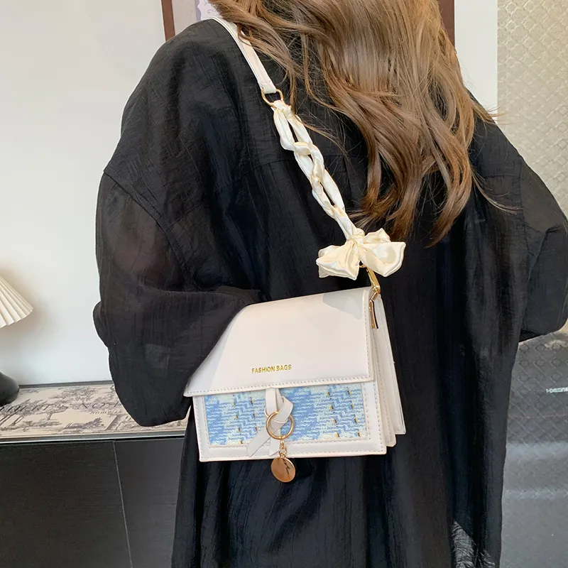 Dusen Kangaroo PU Shoulder Bag Regular Women's White/Black-2