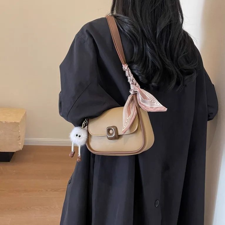 Dusen Kangaroo PU Shoulder Bag Medium Size Women's White/Black/Khaki-15
