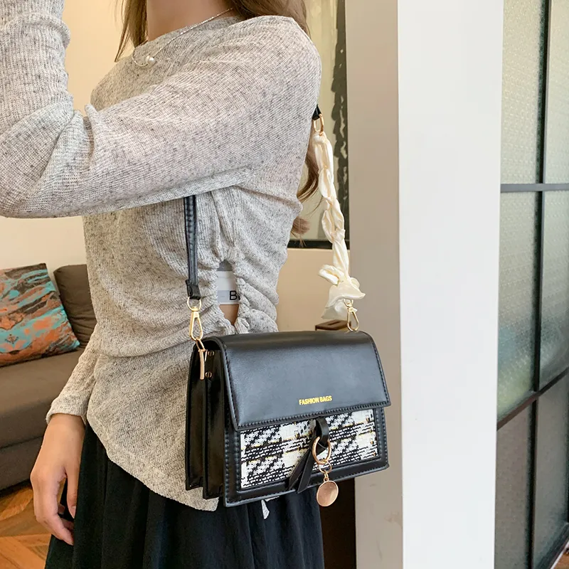 Dusen Kangaroo PU Shoulder Bag Regular Women's White/Black-10