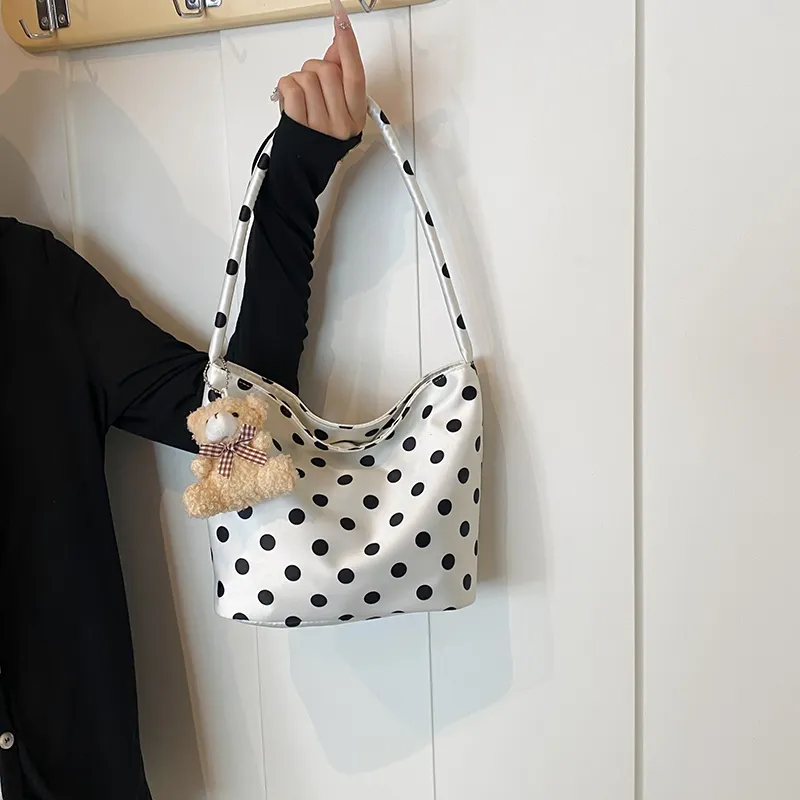 Dusen Kangaroo Oxford Shoulder Bag Women's White/Black/Red-1