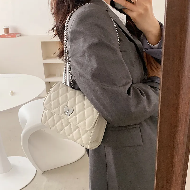 Dusen Kangaroo PU Shoulder Bag Regular Women's White/Black-1
