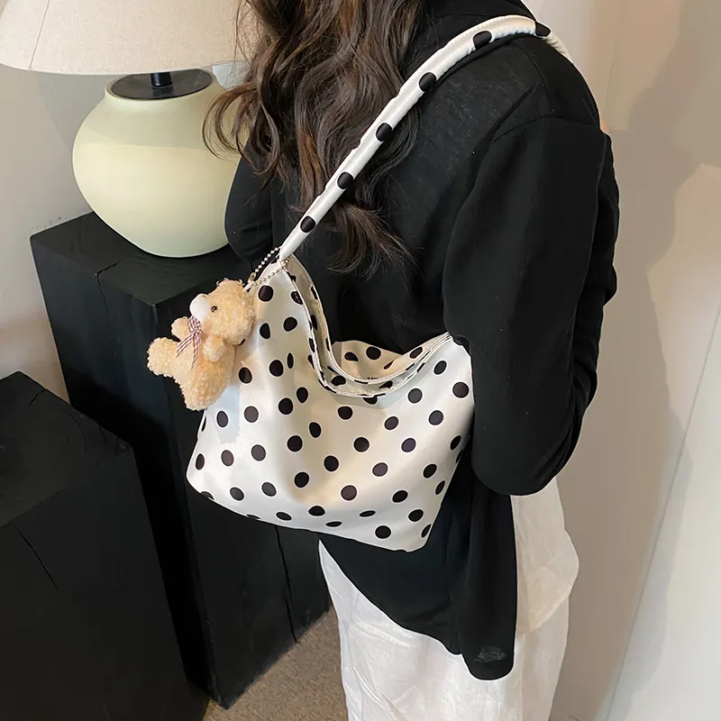 Dusen Kangaroo Oxford Shoulder Bag Women's White/Black/Red-5