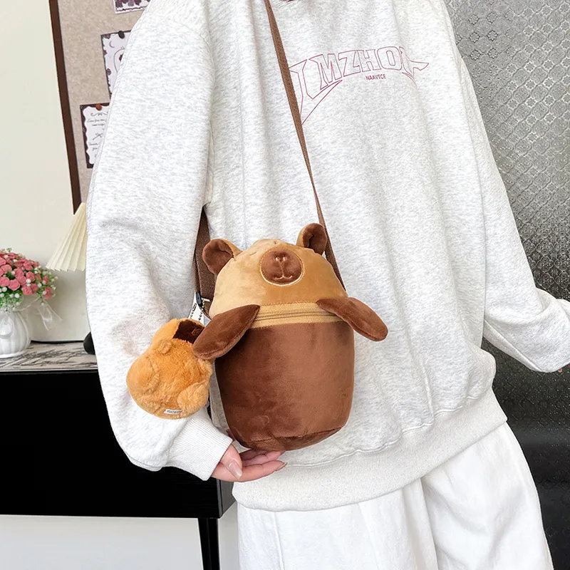 Dusen Kangaroo Plush Shoulder Bag Unisex White/Light Brown-9